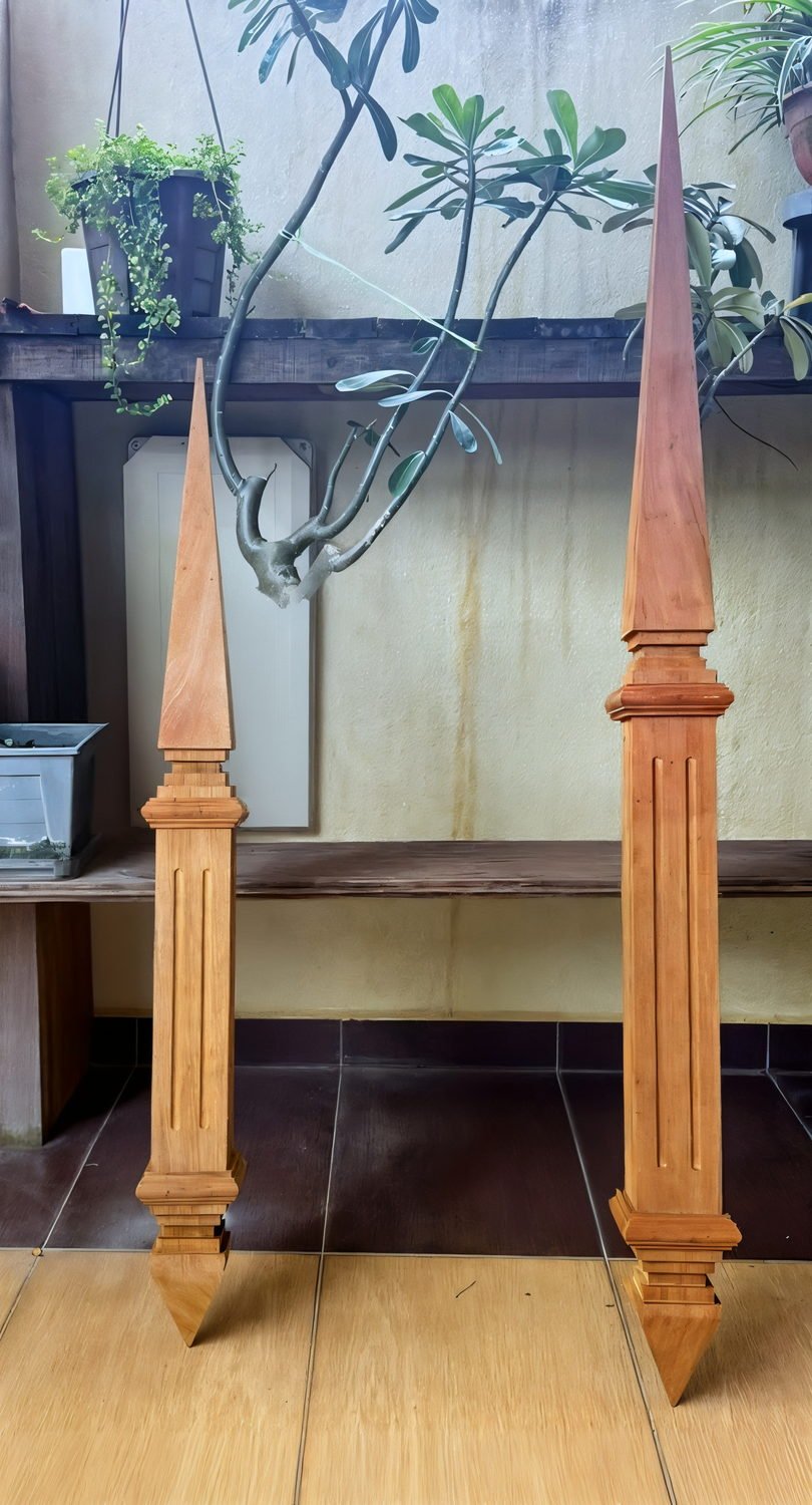 Sepasang tunjuk langit Chengal yang diukir dengan tangan